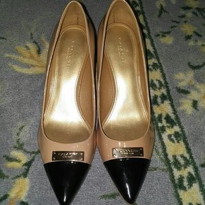 👠Two-Tone Coach Pumps👠